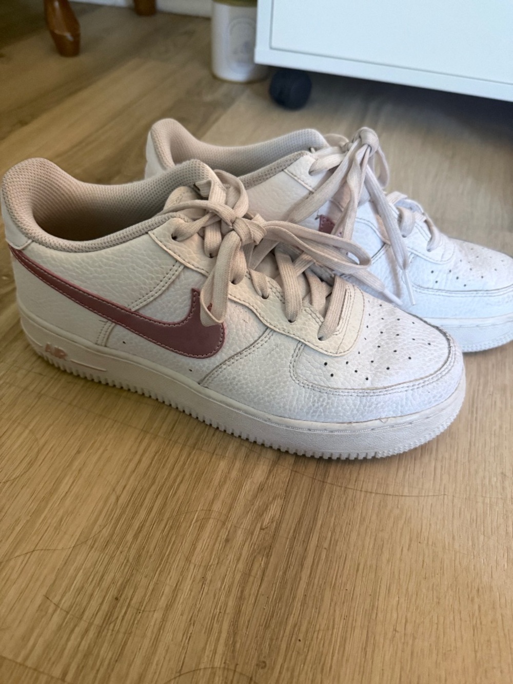 Nike Air Force 1 - Pink and White